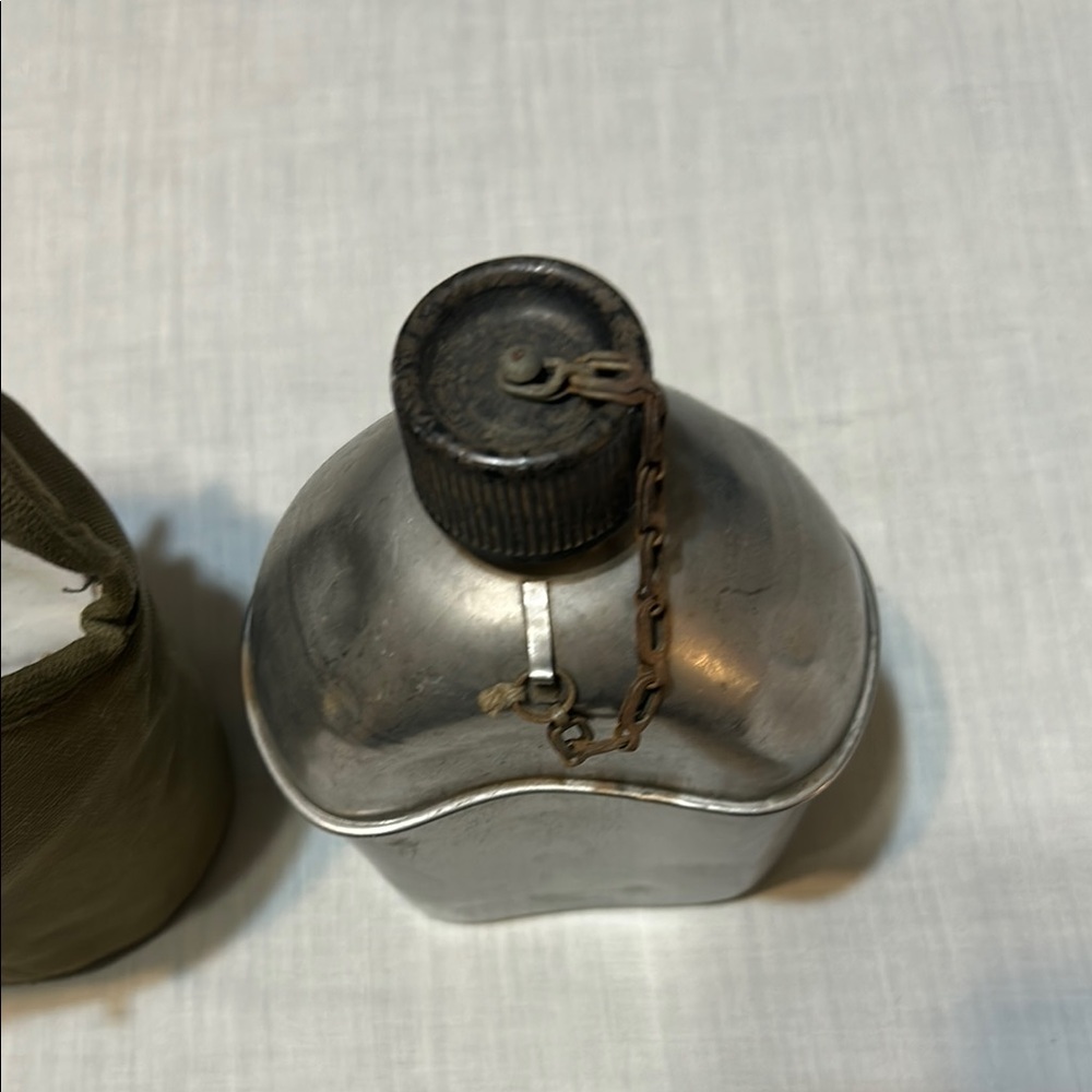 US Military Style Green and Silver Canteen Set with its cup. - Picture 6 of 10